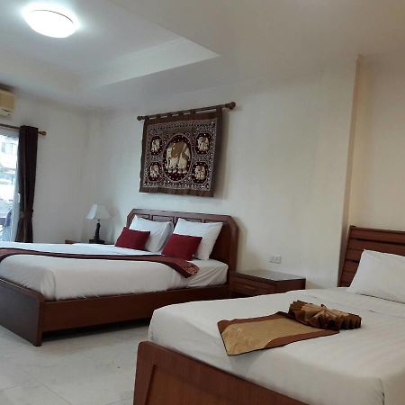 Hotel The Chillax Pattaya Esterno foto