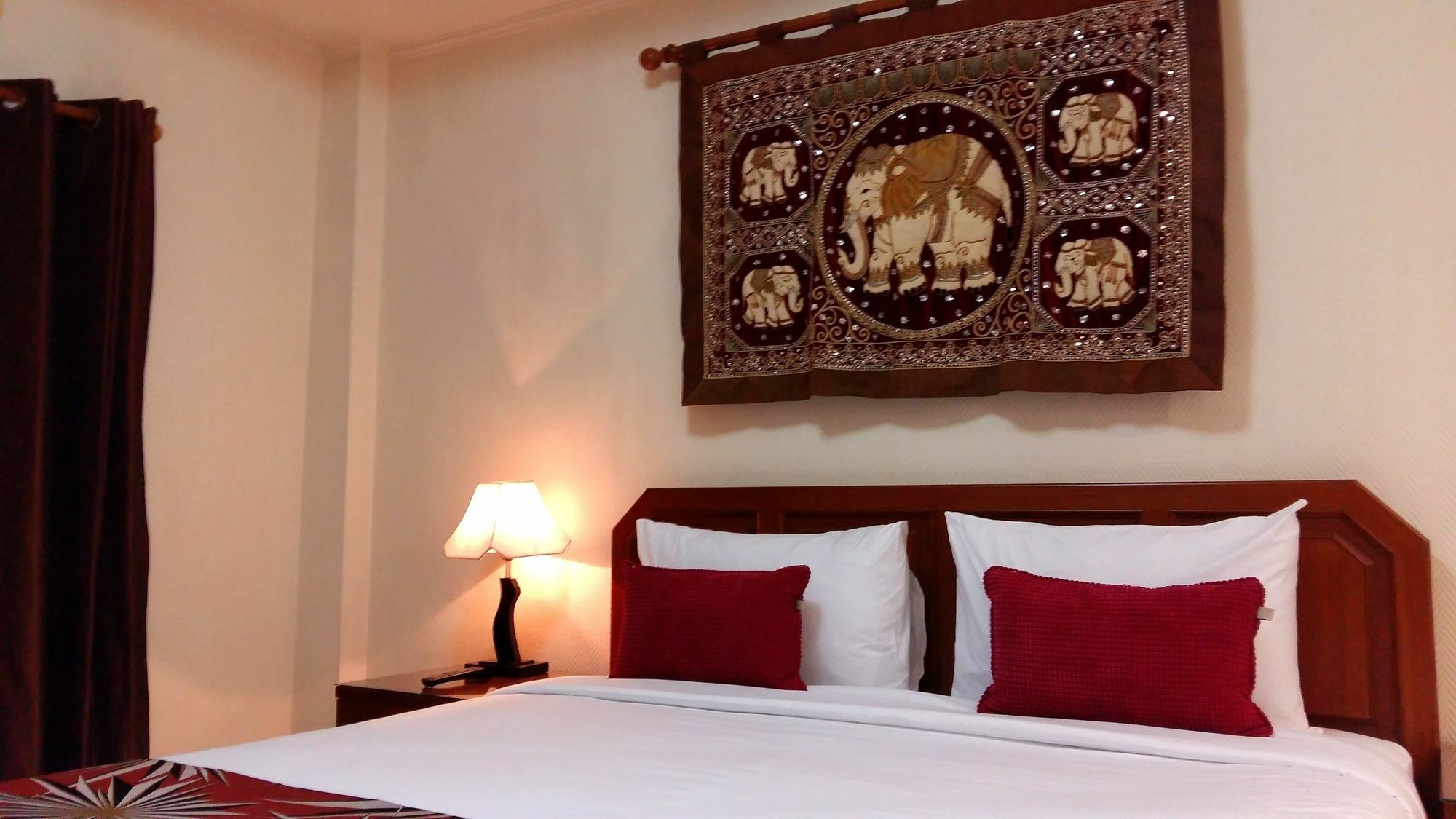 Hotel The Chillax Pattaya Esterno foto