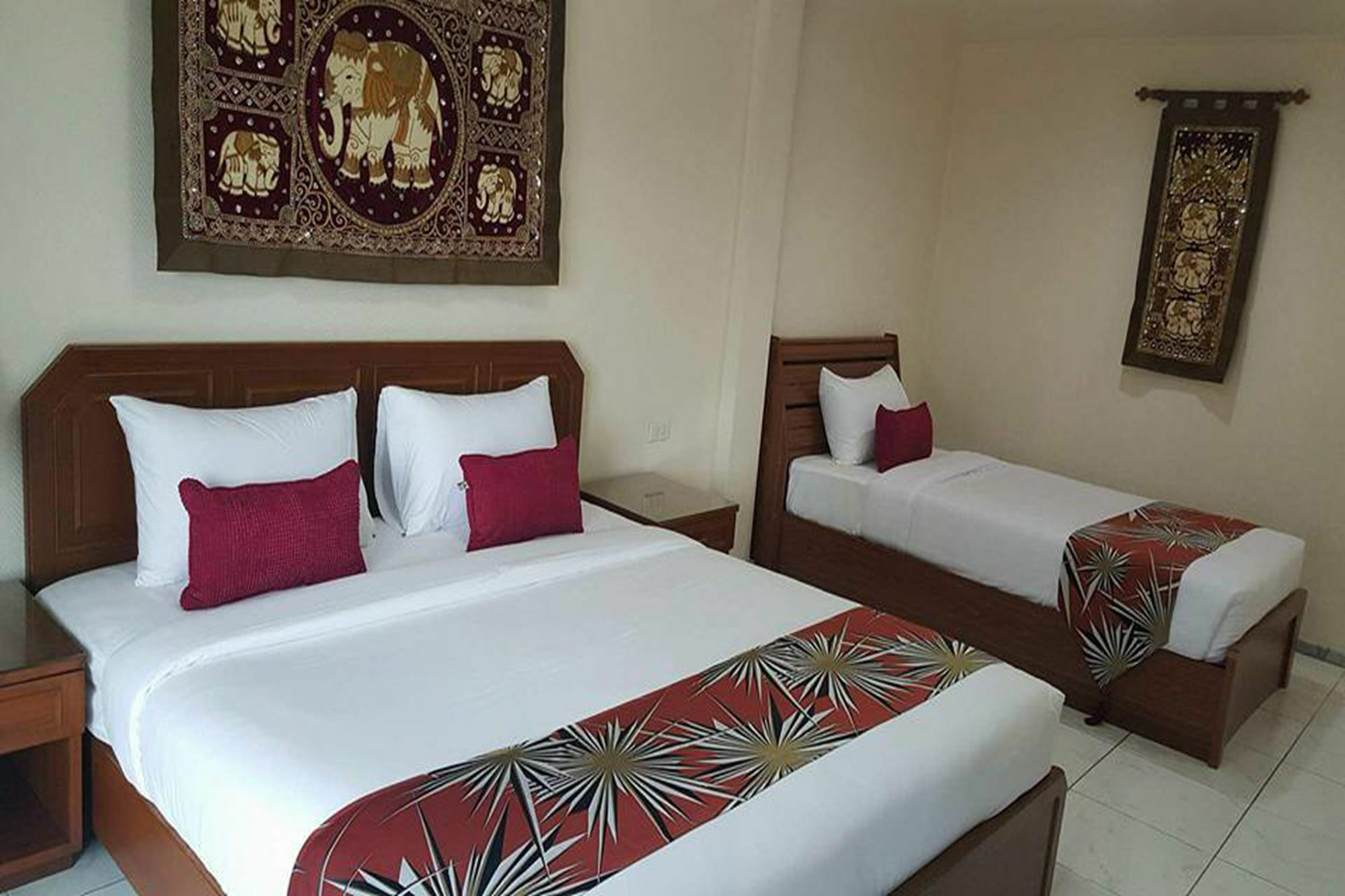 Hotel The Chillax Pattaya Esterno foto