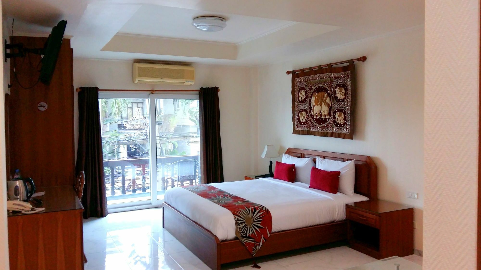 Hotel The Chillax Pattaya Esterno foto
