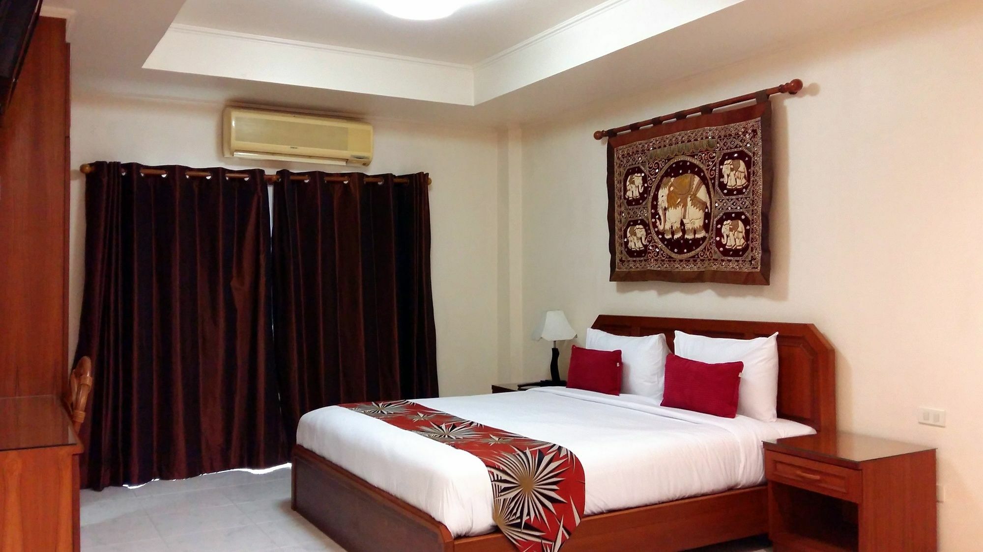 Hotel The Chillax Pattaya Esterno foto